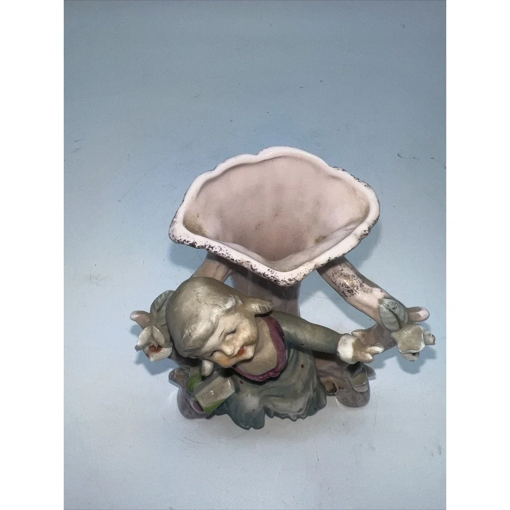 VINTAGE  PORCELAIN PINK GOLD TRIM VASE Victorian‎ Girl Reading Book